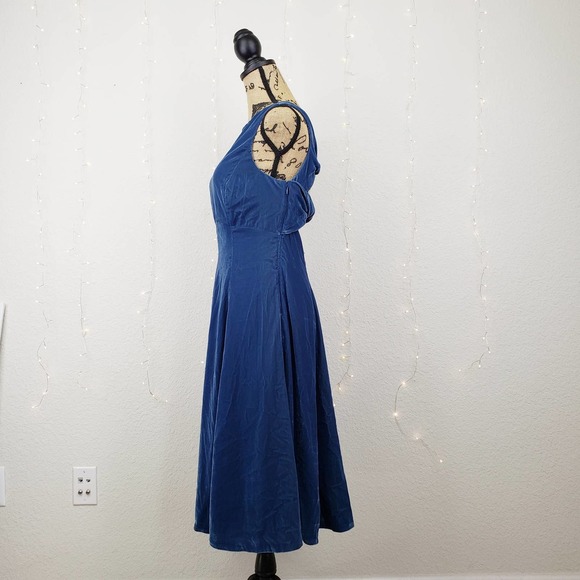 Gal Meets Glam Christine Fir Green Velvet Dress 6 - Picture 5 of 11